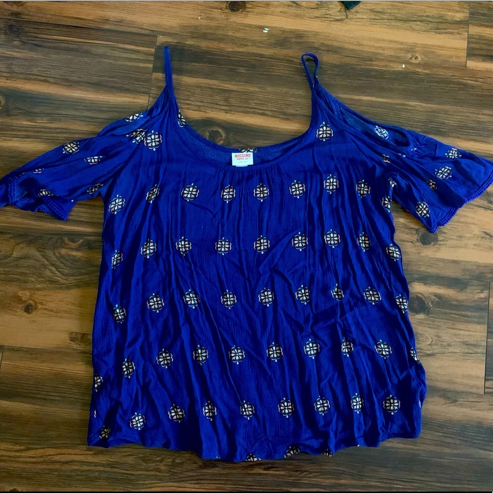 Target Cold Shoulder Top 💙